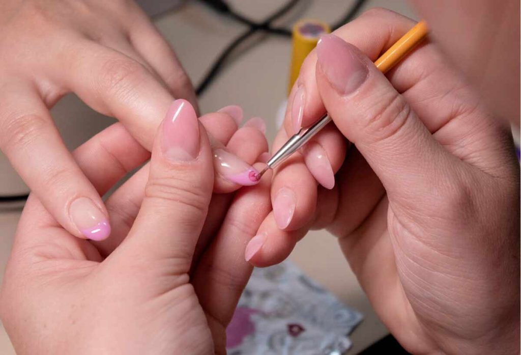 especialista de uñas