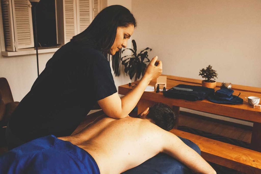 terapeuta de masaje