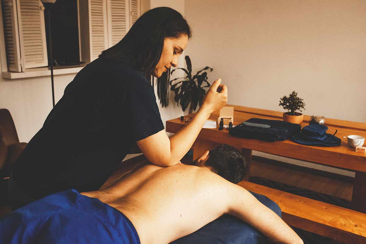 terapeuta de masaje